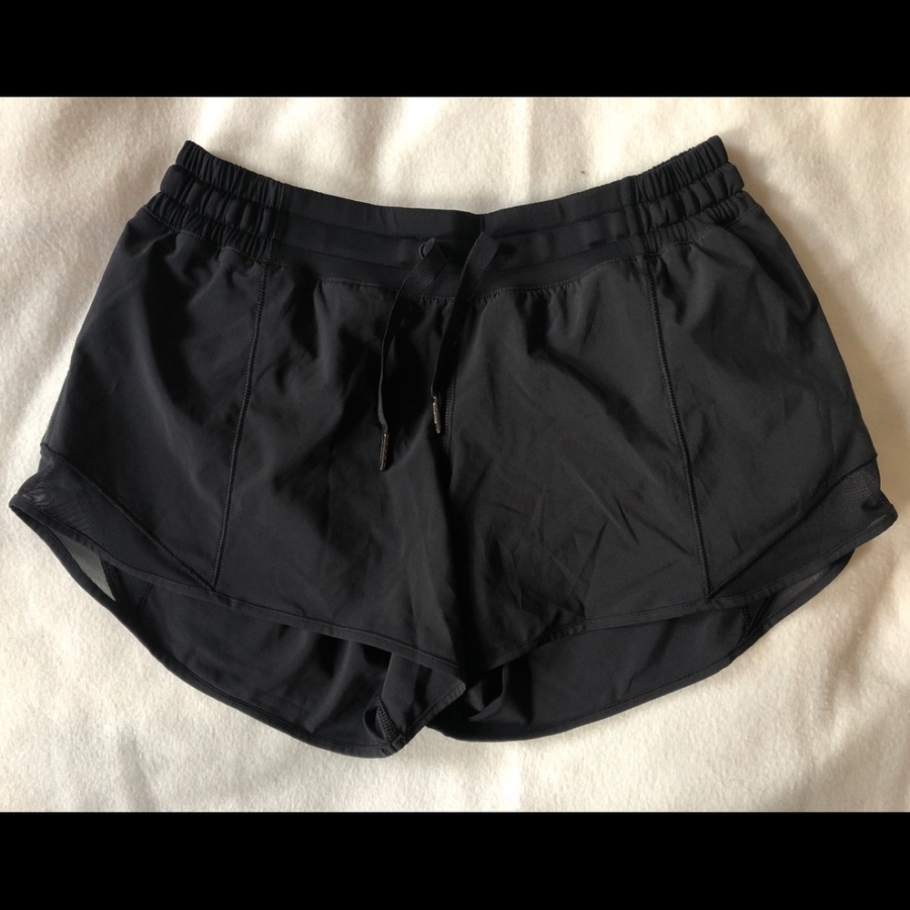 🖤 lululemon Hotty Hot Short Sz 8